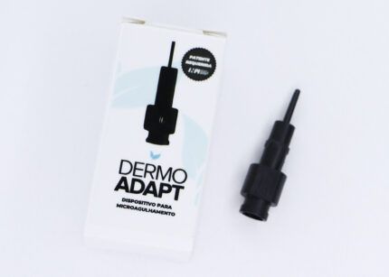 O Dermoadapt é um  dispositivo que faz com que Dermógrafos de sistema de agulhas EASY CLICK, e CLICK FÁCIL que são sem rosca, possam  utilizar Cartuchos de Dermapen, alem de  proporcionar mais  autonomia para realizar procedimentos de Microagulhamento e Micropigmentação em um só aparelho.
