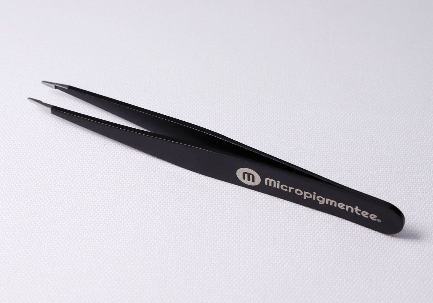 kit-perfeito.micropigmentee2 Pinca de Sobrancelha Black Perfeita Ponta Fina - Imagem 1