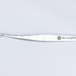 Pinça Style Semi Curva. Foi desenvolvida para melhorar seus atendimentos de cilios, com mais praticidade e em formato ergonômico e de material refinado. Ideal para procedimentos de Lash Lifting . Produto da marca Micropigmentee que possui ótima qualidade .